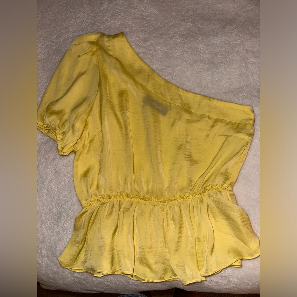 One shoulder yellow boutique top